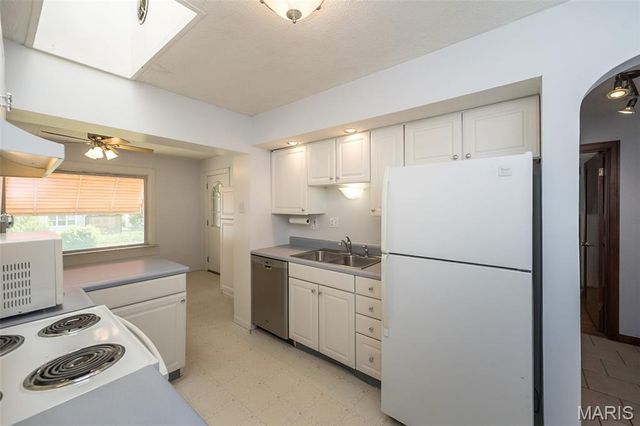 1025 Roxbury Drive, St Louis, MO 63125
