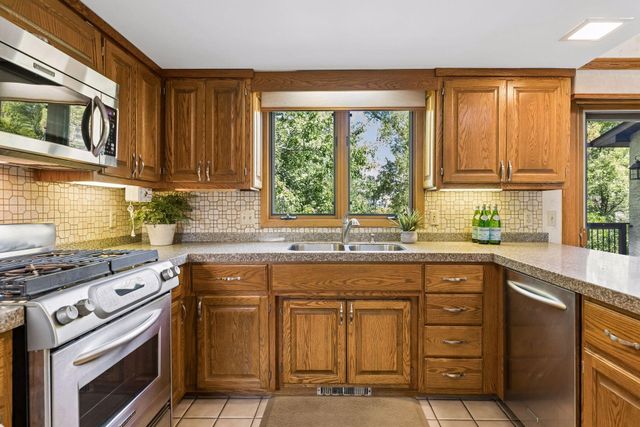 20 Deer Hills Drive, North Oaks, MN 55127