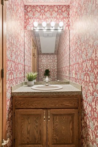 20 Deer Hills Drive, North Oaks, MN 55127