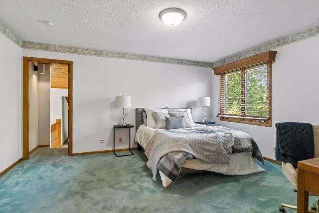 20 Deer Hills Drive, North Oaks, MN 55127