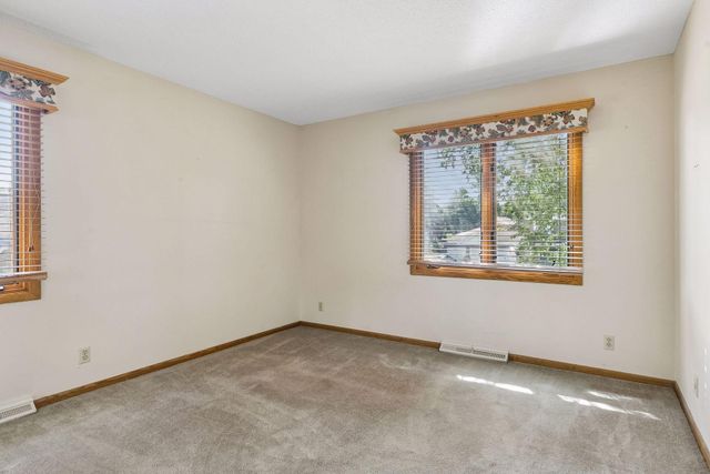 20 Deer Hills Drive, North Oaks, MN 55127