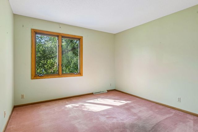 20 Deer Hills Drive, North Oaks, MN 55127