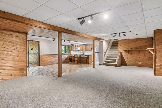 20 Deer Hills Drive, North Oaks, MN 55127