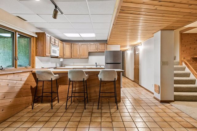 20 Deer Hills Drive, North Oaks, MN 55127