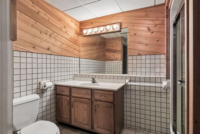 20 Deer Hills Drive, North Oaks, MN 55127