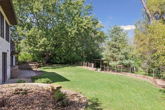 20 Deer Hills Drive, North Oaks, MN 55127