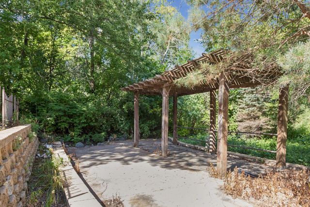 20 Deer Hills Drive, North Oaks, MN 55127