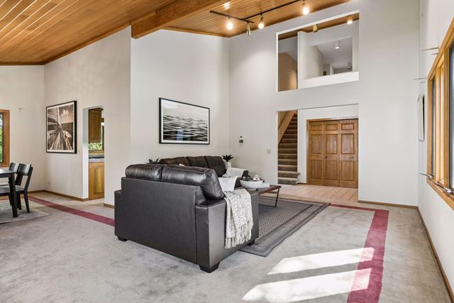 20 Deer Hills Drive, North Oaks, MN 55127