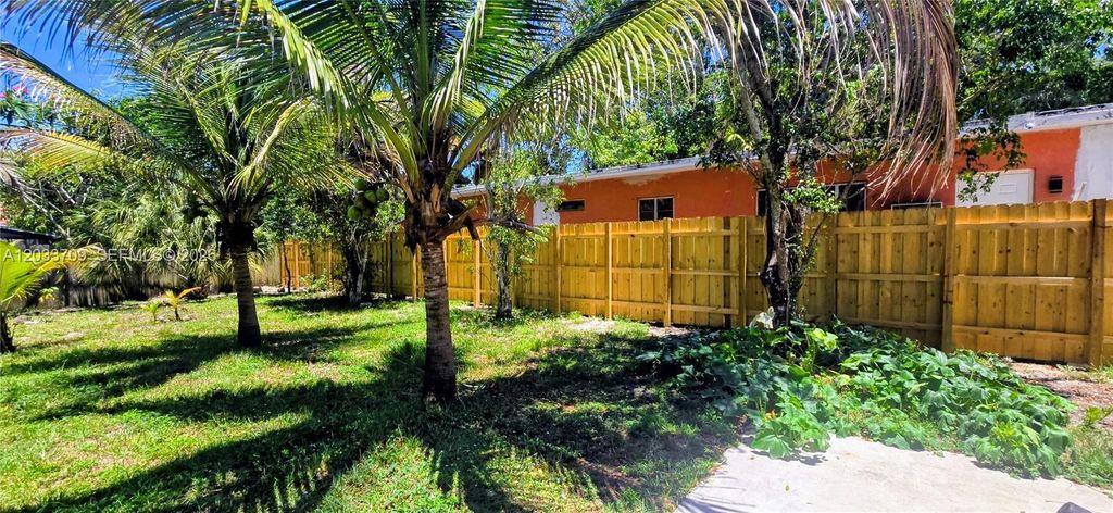 Image 10 of property listing at 1135 NE 133 rd St, North Miami, FL 33161