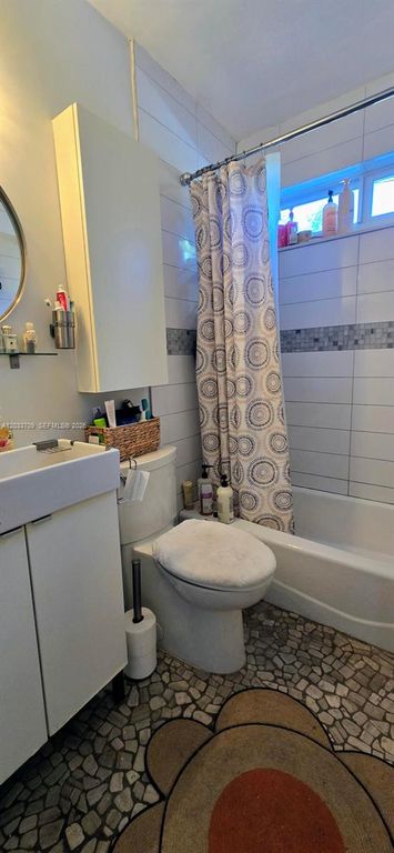 Image 18 of property listing at 1135 NE 133 rd St, North Miami, FL 33161