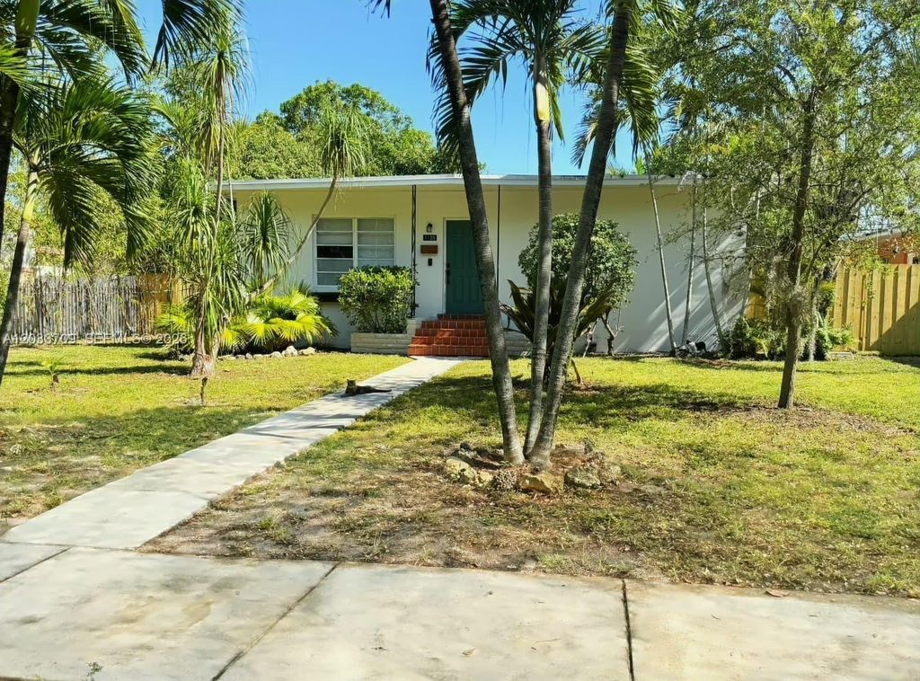 Image 2 of property listing at 1135 NE 133 rd St, North Miami, FL 33161