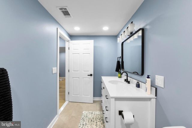 2840 JACKSONVILLE RD, Bethlehem, PA 18017
