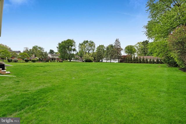2840 JACKSONVILLE RD, Bethlehem, PA 18017