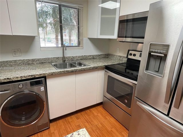 6900 SW 39th Street 206J, Davie, FL 33314