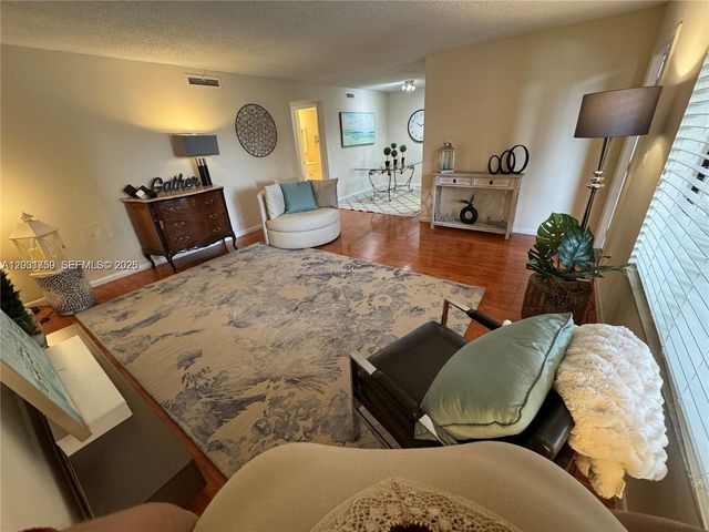 6900 SW 39th Street 206J, Davie, FL 33314