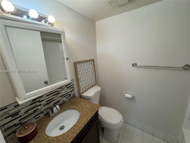 6900 SW 39th Street 206J, Davie, FL 33314