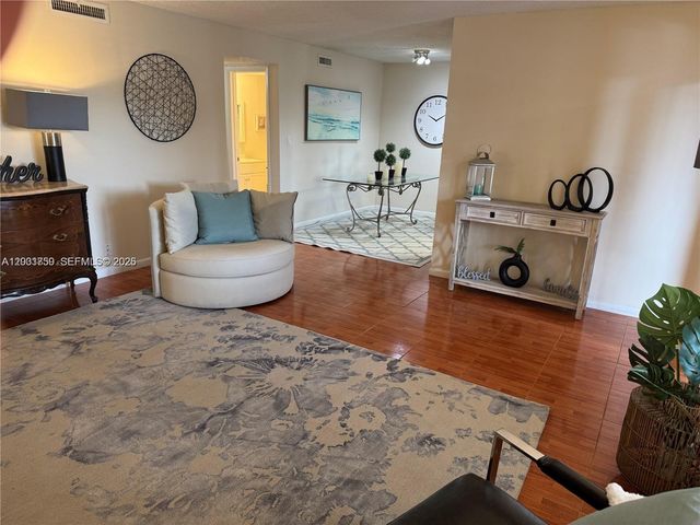 6900 SW 39th Street 206J, Davie, FL 33314