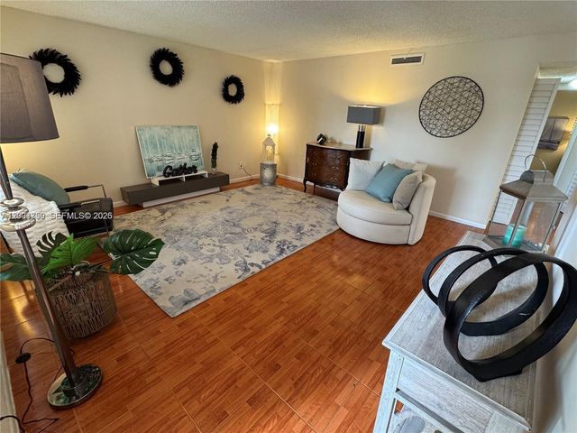 6900 SW 39th Street 206J, Davie, FL 33314