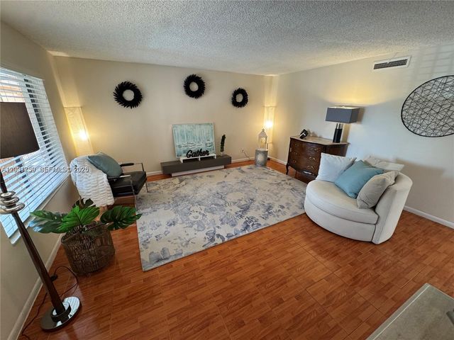 6900 SW 39th Street 206J, Davie, FL 33314