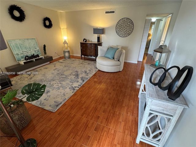 6900 SW 39th Street 206J, Davie, FL 33314