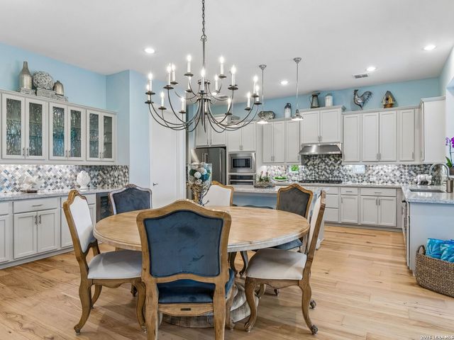 137 Sowing Oak Dr, San Marcos, TX 78666