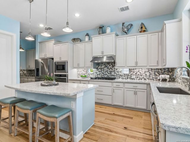 137 Sowing Oak Dr, San Marcos, TX 78666
