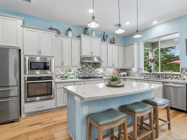 137 Sowing Oak Dr, San Marcos, TX 78666