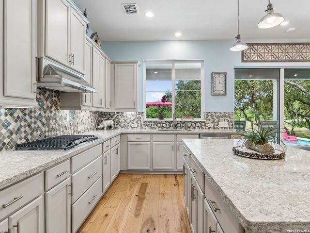 137 Sowing Oak Dr, San Marcos, TX 78666
