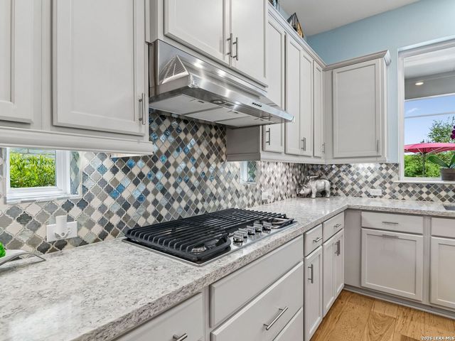 137 Sowing Oak Dr, San Marcos, TX 78666