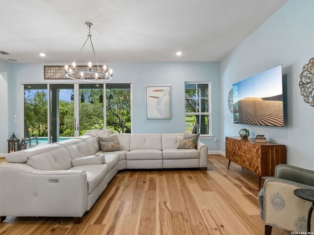 137 Sowing Oak Dr, San Marcos, TX 78666