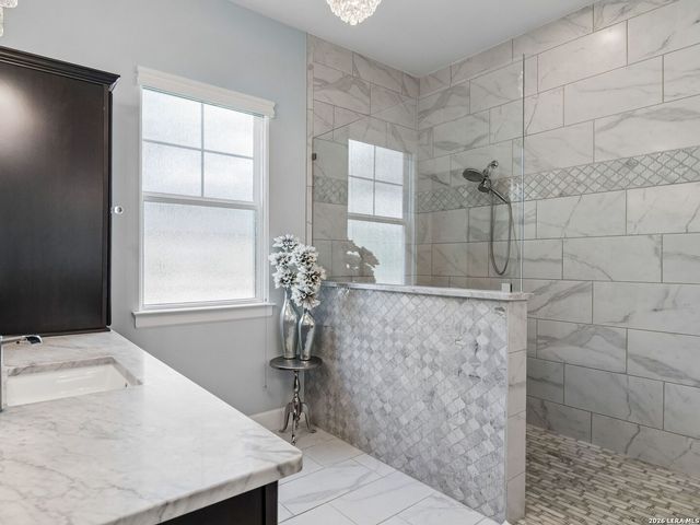 137 Sowing Oak Dr, San Marcos, TX 78666