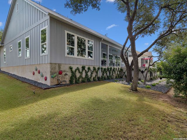 137 Sowing Oak Dr, San Marcos, TX 78666