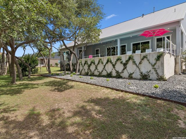 137 Sowing Oak Dr, San Marcos, TX 78666