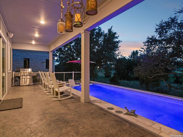 137 Sowing Oak Dr, San Marcos, TX 78666