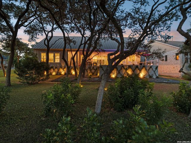 137 Sowing Oak Dr, San Marcos, TX 78666