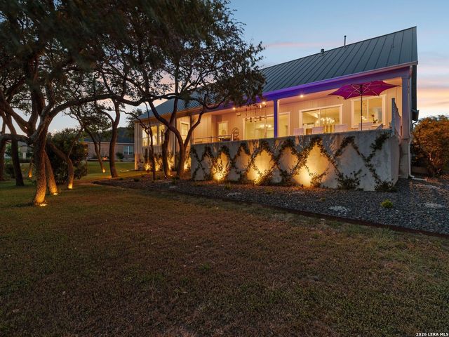 137 Sowing Oak Dr, San Marcos, TX 78666