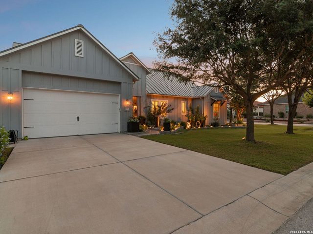 137 Sowing Oak Dr, San Marcos, TX 78666