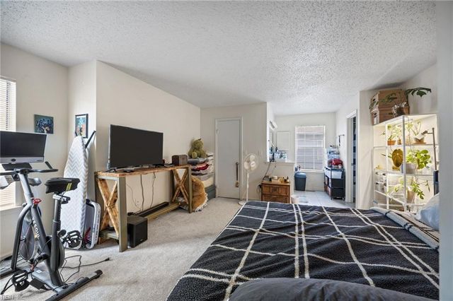 633 Oleander CIR, Virginia Beach, VA 23464