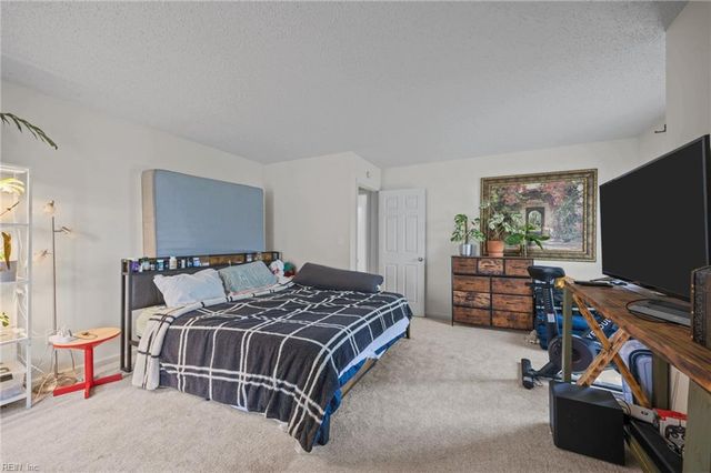 633 Oleander CIR, Virginia Beach, VA 23464