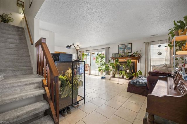 633 Oleander CIR, Virginia Beach, VA 23464