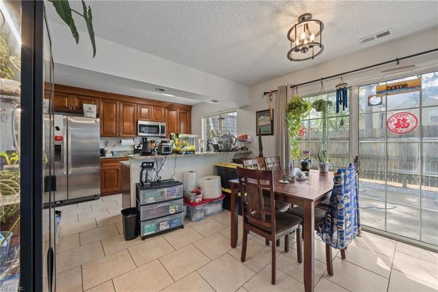 633 Oleander CIR, Virginia Beach, VA 23464