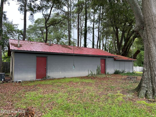 212 Richmond Avenue, Hamlet, NC 28345