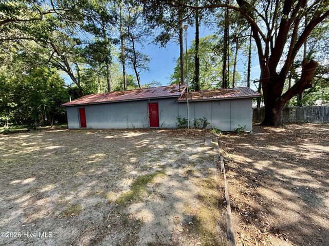 212 Richmond Avenue, Hamlet, NC 28345