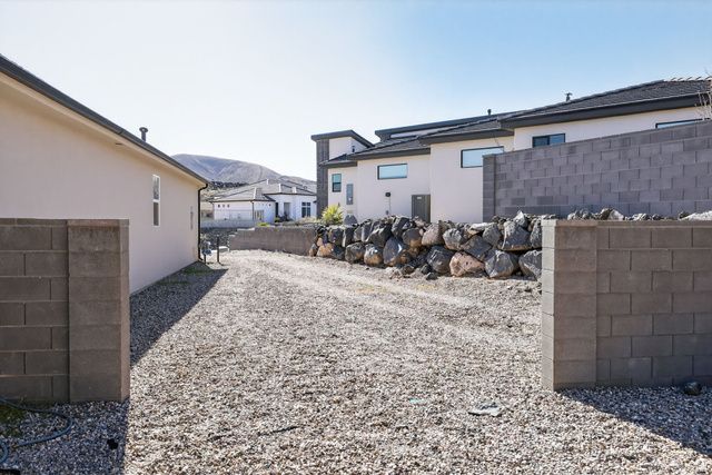 1838 W 180 N, Hurricane, UT 84737