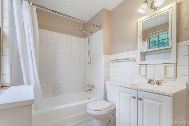 9 Chalmers Court, Greenhills, OH 45218
