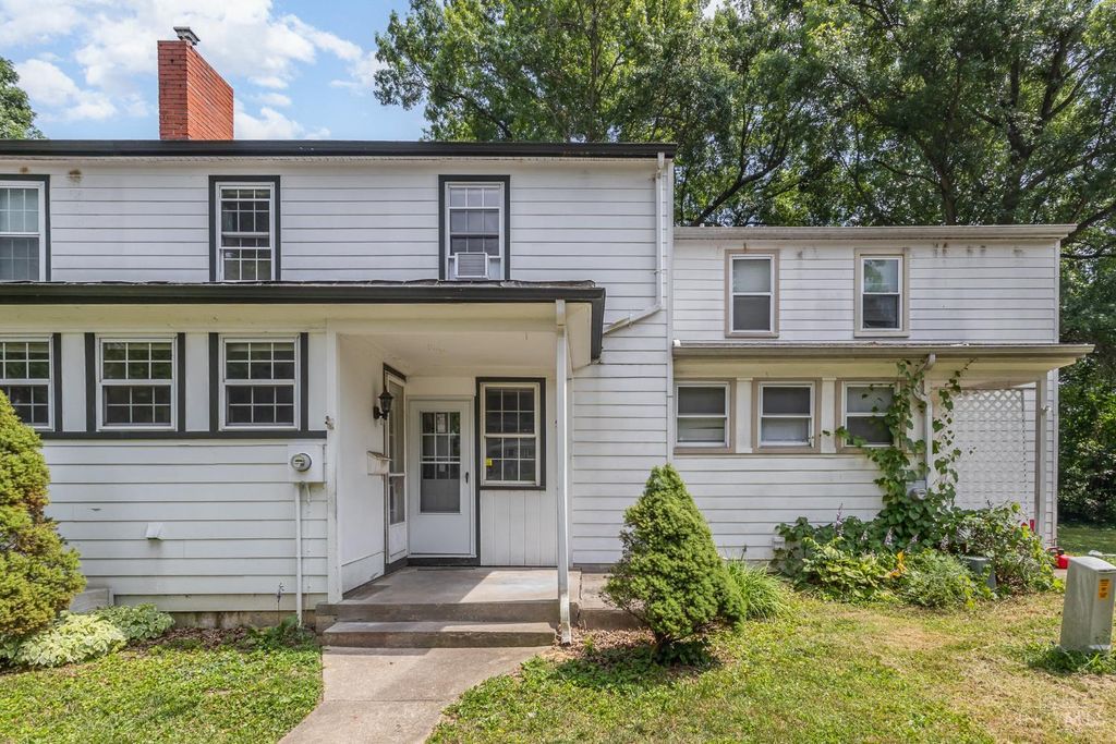 9 Chalmers Court, Greenhills, OH 45218