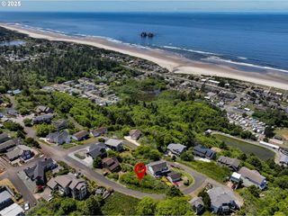 North Slope Way, Rockaway Beach, OR 97136