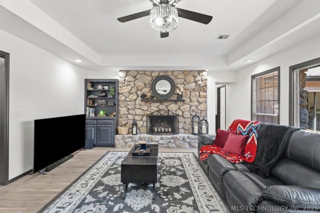 4620 Rolling Meadows Road, Bartlesville, OK 74006