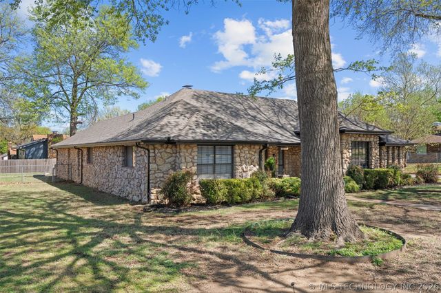 4620 Rolling Meadows Road, Bartlesville, OK 74006