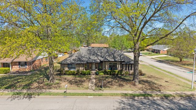 4620 Rolling Meadows Road, Bartlesville, OK 74006